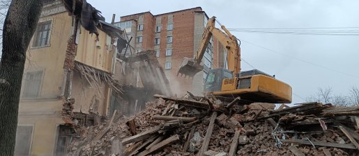 Промышленный снос и демонтаж зданий спецтехникой стоимость услуг и где заказать - Хабаровск
