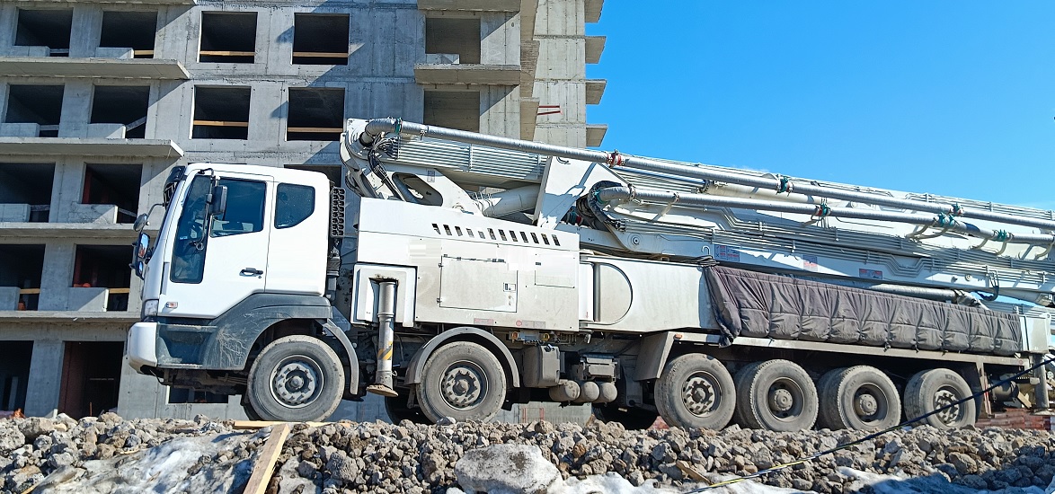 Услуги и заказ бетононасосов для заливки бетона в Вяземском